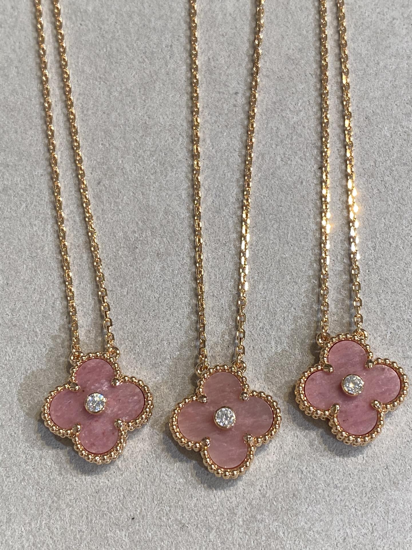 [Triumph Jewelry]CLOVER 15MM DIAMOND RHODONITE NECKLACE