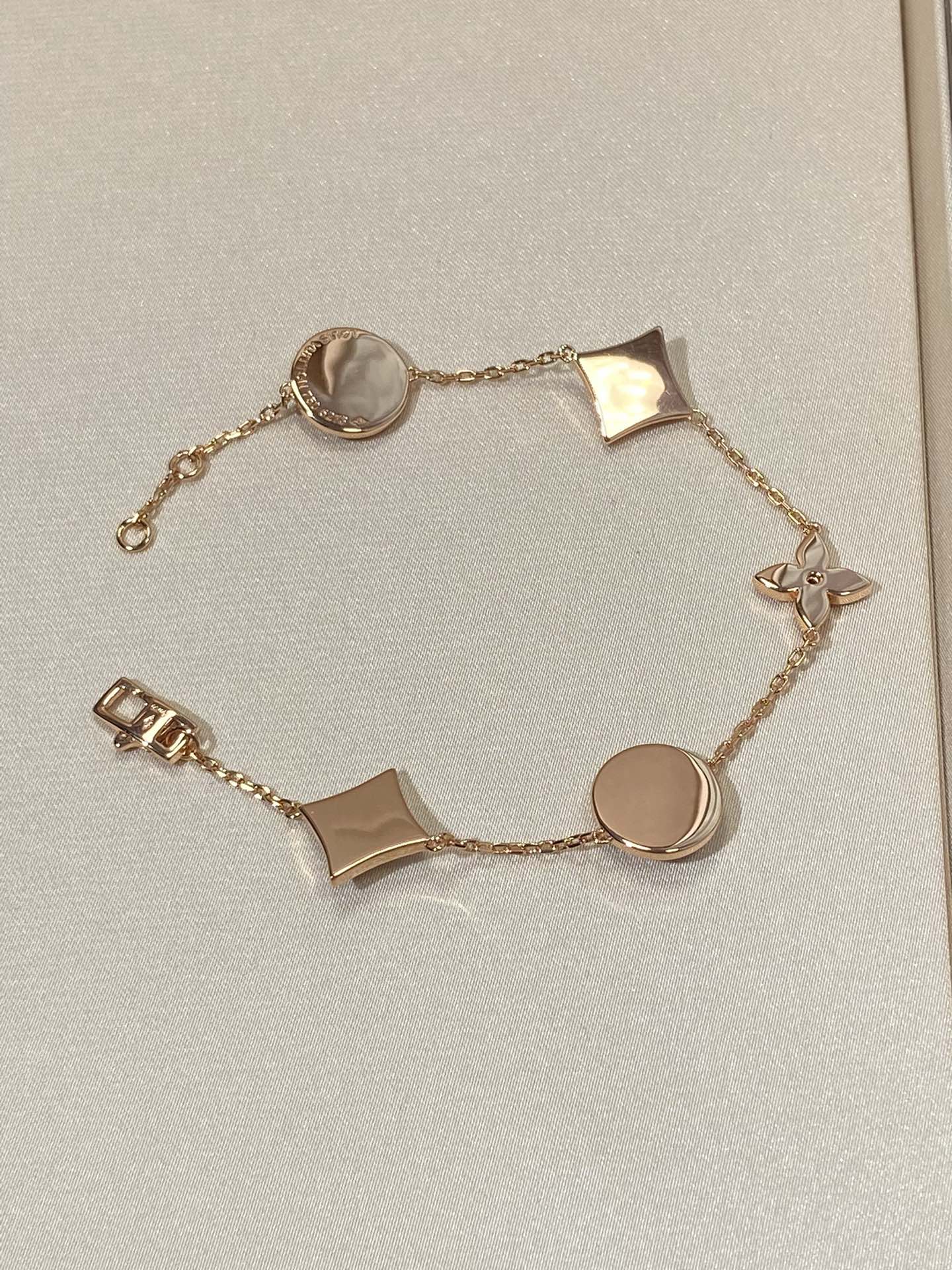[Triumph Jewelry]STAR AND SUN 5 MOTIF MOP PINK GOLD BRACELET