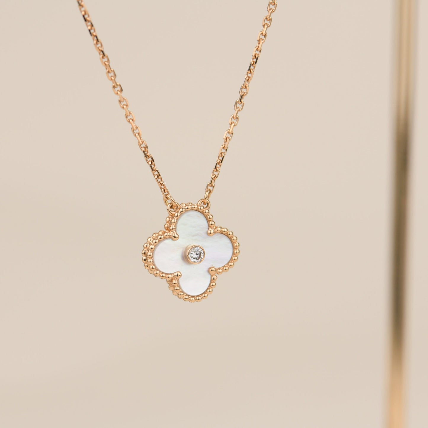 [Triumph Jewelry]CLOVER 15MM DIAMOND WHITE FRITILLARIA NECKLACE