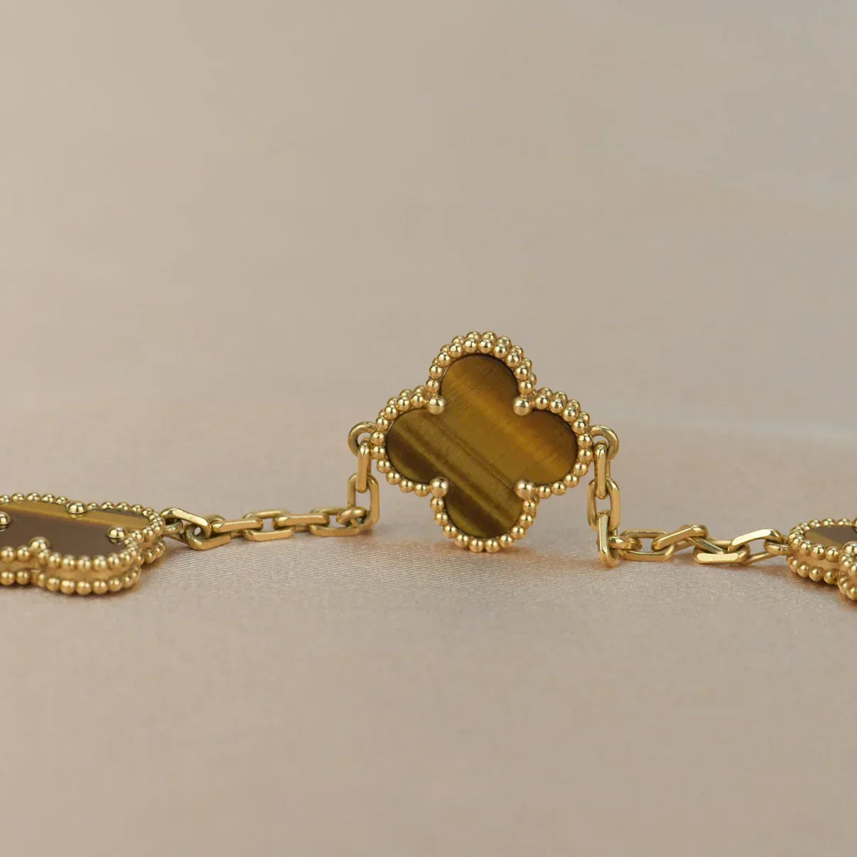 [Triumph Jewelry] CLOVER 5 MOTIFS TIGER EYE BRACELET COLLECTION