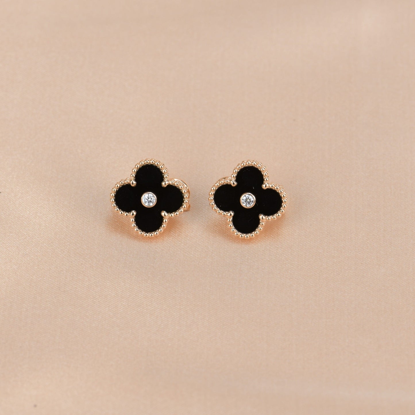 [Triumph Jewelry]CLOVER MEDIUM 1 MOTIFS ONYX DIAMOND EARRINGS